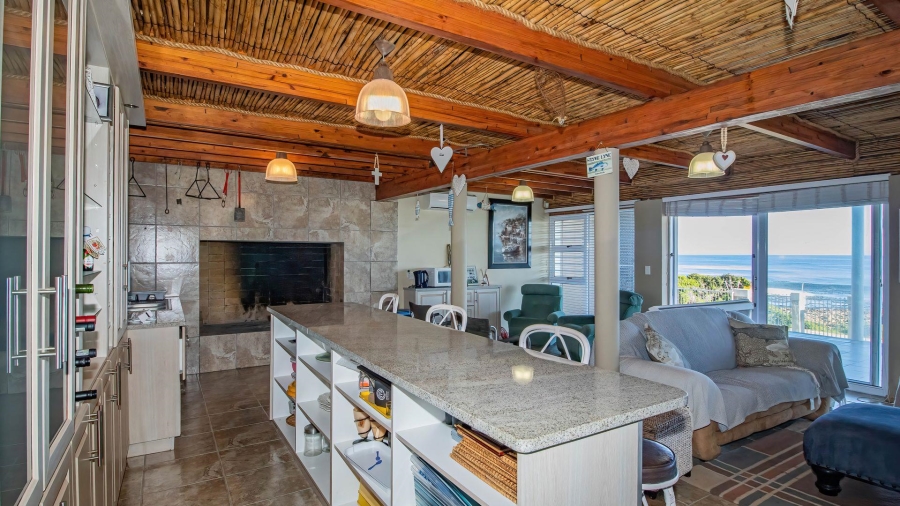 4 Bedroom Property for Sale in Perlemoenbaai Western Cape